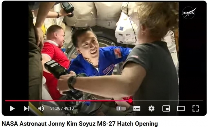 국제우주정거장(ISS) 도착한 조니 김. NASA 중계영상 캡처