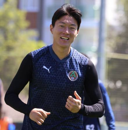 ‘2025년 노 골’ 황의조, 꼬일 대로 꼬였지만 ‘활짝’…3번째 강등 눈앞+벤치 신세 계속→계약 만료 앞두고 반전 있을까