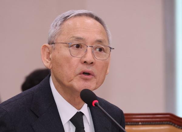 영화인들 "유인촌 장관, 영상자료원장 임명 절차 중단하라"