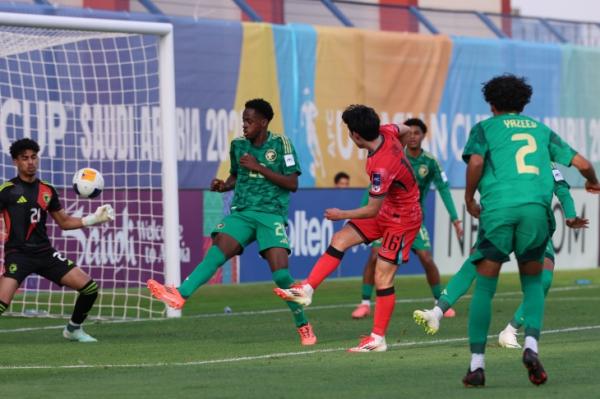 후반 종료 직전 통한의 실점, 승부차기 패…U17 대표팀, 아시안컵 결승행 좌절
