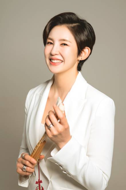 소리꾼 조엘라, 남진 소속사와 전속 매니지먼트 계약