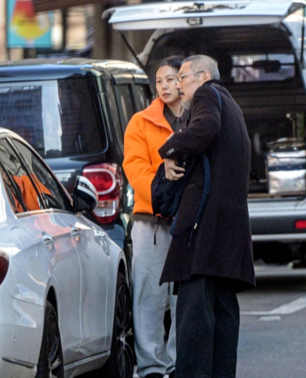 김민희와 홍상수 감독 / 출처 : 온라인 커뮤니티
