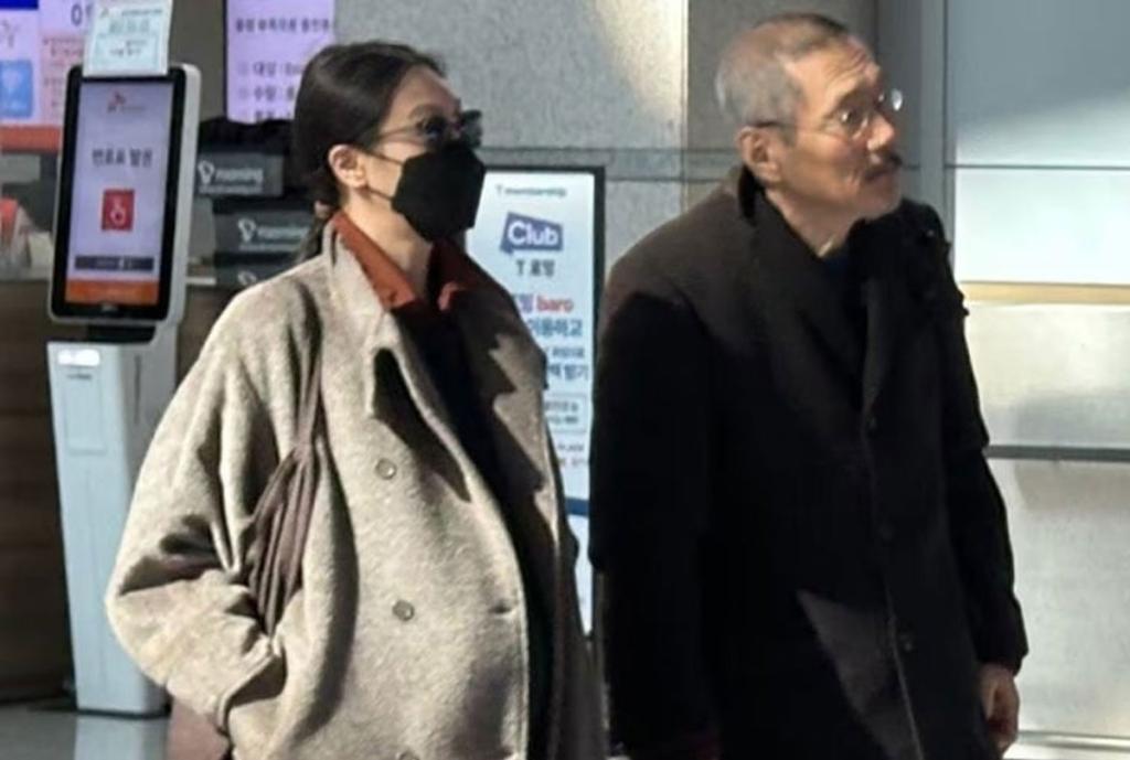 김민희와 홍상수 감독 / 출처 : 온라인 커뮤니티
