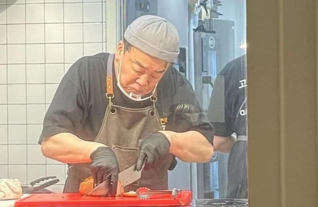 백종원이 프랑스에서 ‘장사천재 백사장 시즌3’ 촬영에 한창인 근황이 포착됐다 / 출처 : 온라인 커뮤니티