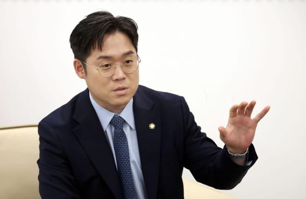 변협 ‘SKT 유심 사태’ 이례적 성명 “헌법상 개인정보 침해 사건”