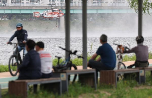흠뻑 내린 봄비에 대구 함지산 '산불 완진' 기대감