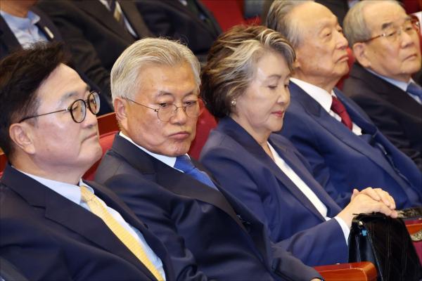 경찰, '김정숙 옷값 의혹' 대통령기록관 수사