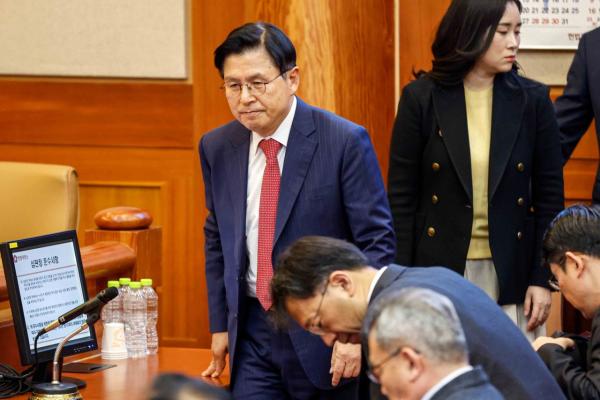 한덕수 출마 만류했다는 황교안 "이 나라 어찌할꼬" 썼다가 삭제