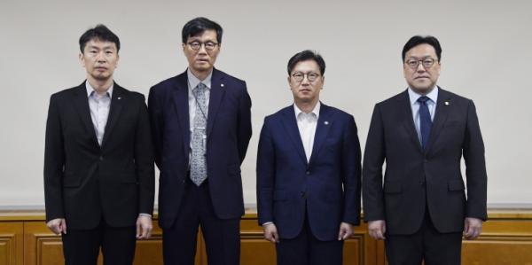 이복현 “경제 컨트롤타워 변화에 동요 말고 24시간 비상체계 가동”