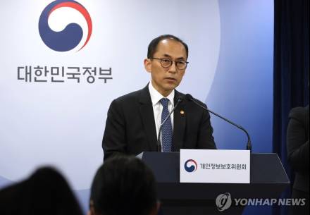 개인정보위 "SKT, 정보유출 피해자 개별통지 안해"
