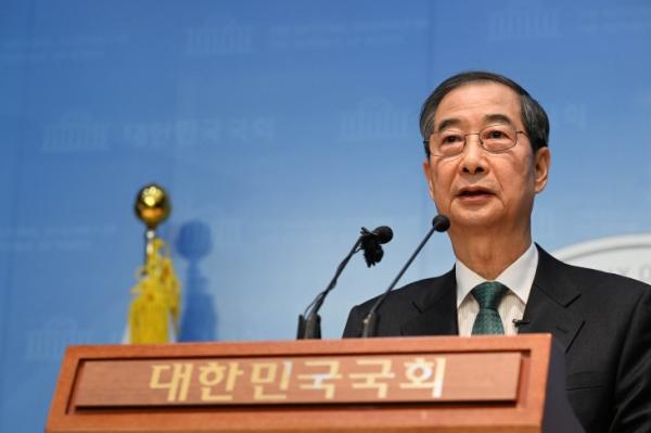 “3년만 하고 내려오겠다”...한덕수 대선 출마 현장 [포토多이슈]