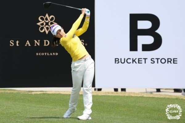 박현경 선두 도약…KLPGA 챔피언십 2라운드 이동은, 홍정민 등과 공동선두