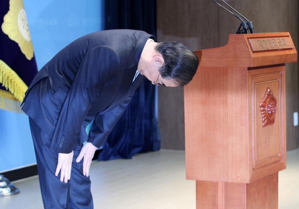 민주당 "한덕수 출마는 가면 쓴 윤석열이 대선 나온 것…부끄러운 줄 알라"