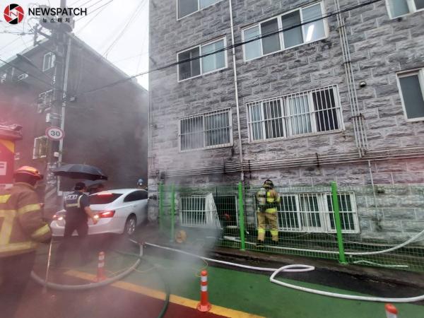 수원 다세대주택 화재 리튬배터리 폭발 추정. . .  주민 4명 구조·13명 대피
