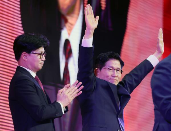 국민의힘 대선 최종후보 '반탄파 김문수'…과반 득표로 한동훈 꺾어(상보)