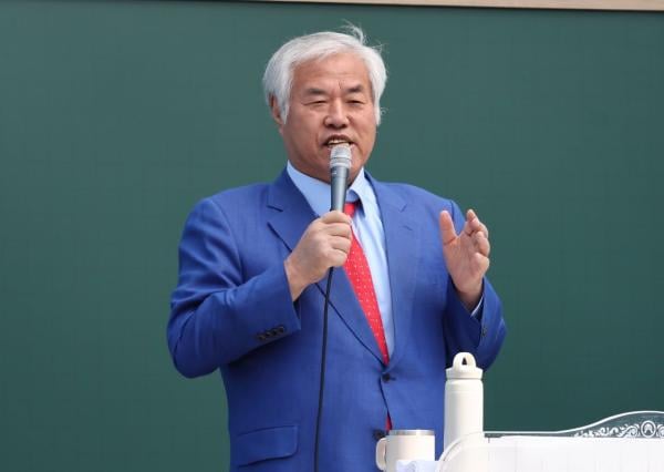 尹지지자들 광화문 집결…촛불행동은 대법원 항의집회