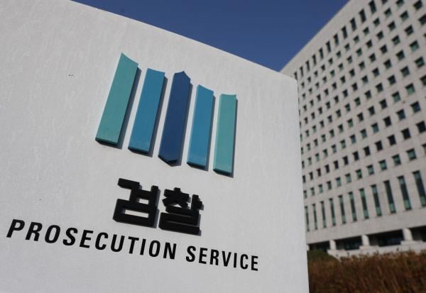 검찰, 尹사저 압수수색 이후 '건진법사 첫 소환조사'
