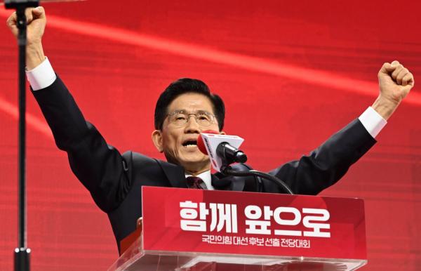 김문수, 첫 일정 현충원·한센인 마을 방문…이재명, 나흘째 경청투어