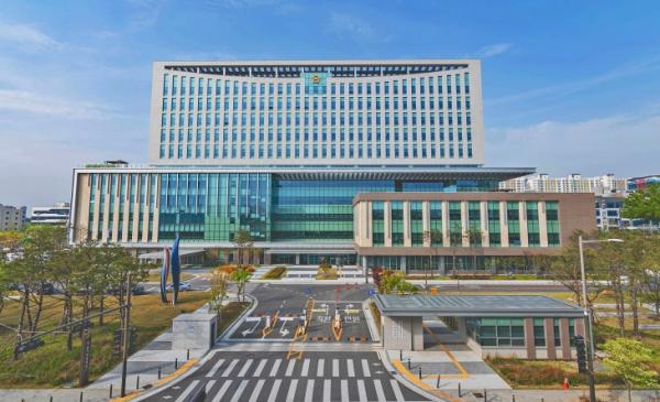 냉장고에서 1000원어치 과자 꺼내 먹었다가 5만원 벌금형 받은 화물차 기사