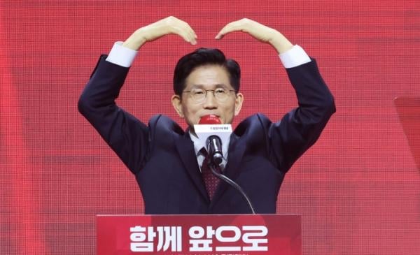 국힘 후보 ‘반탄’ 김문수