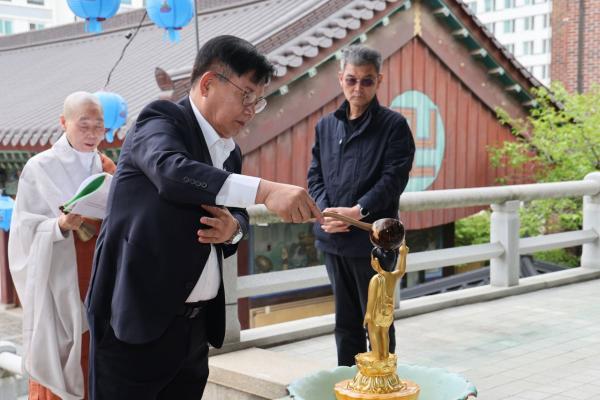 "자비광명 모든 이에게"...박강수 마포구청장, 부처님 오신 날 봉축법회 참석