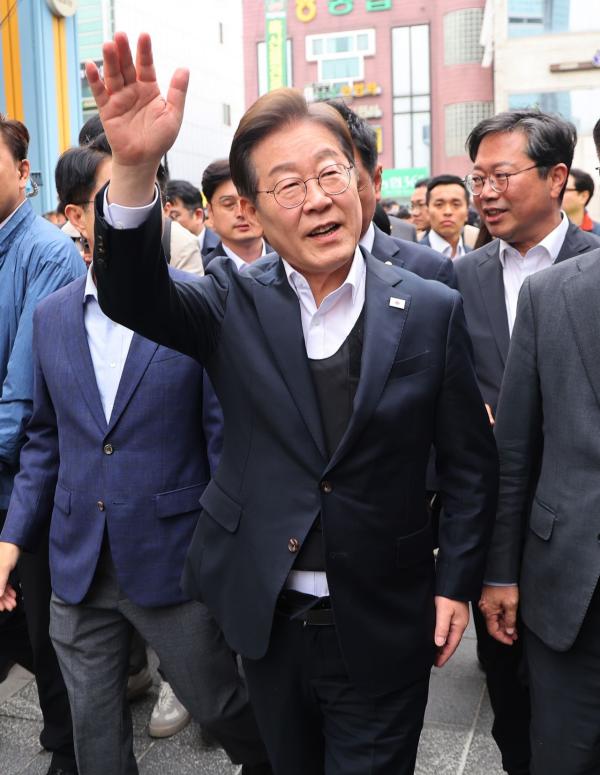 李 "헌법에 '공평한 선거운동 보장'"…대법관 탄핵검토엔 "당 판단 존중"