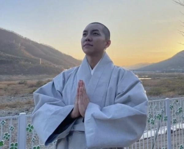 결혼 후 불교로 개종하고 삭발까지…이승기 ‘불자대상’ 수상