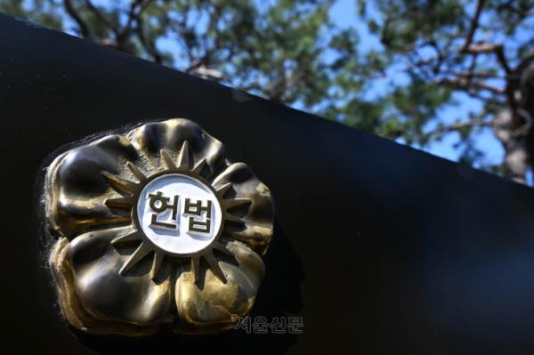 李 대법 판결, 헌재가 뒤집을 수 있을까… ‘재판소원’ 논란 재점화