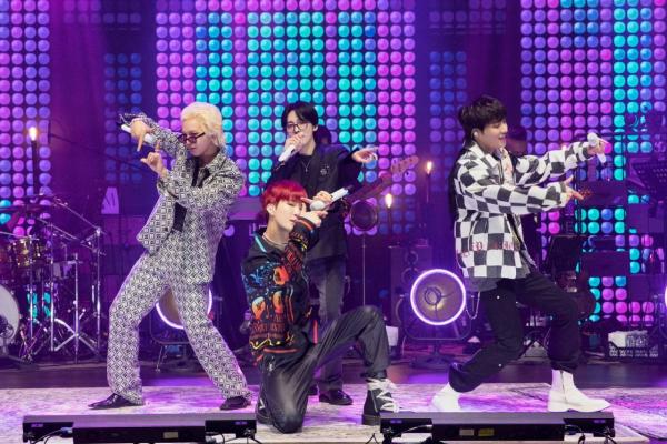 그룹 위너, 3년 만에 콘서트 개최…송민호는 불참