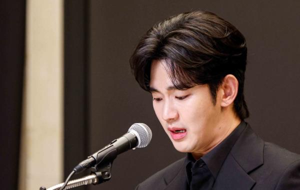 김수현 소속사 "故 김새론 녹취는 AI 조작…'가세연' 즉시 고소할 것"