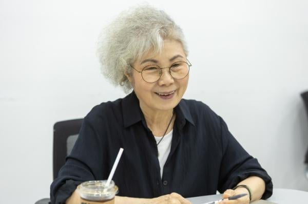 빛을 잃은 사람들… 그들의 거울은 한국을 비추고 있었다