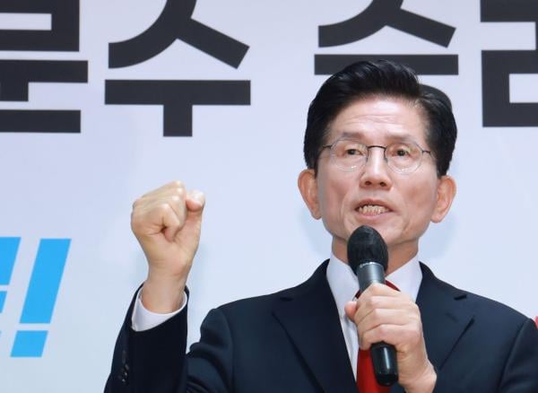 김문수 "강제 단일화 중단하라...내주 토론·여론조사로 후보 단일화"(상보)