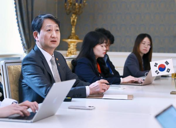 안덕근 산업장관 "두코바니 원전 넘어 체코와 제3국 공동 진출"