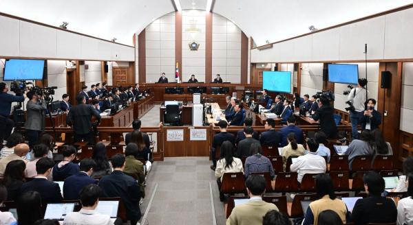 12일 '내란 재판'에 尹 지상 출입구 통해 출석