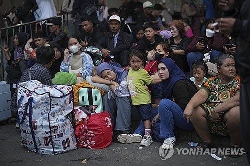 "정관 수술해야 복지 지원…가난하면 낳지 마" 발언에 들끓는 인니