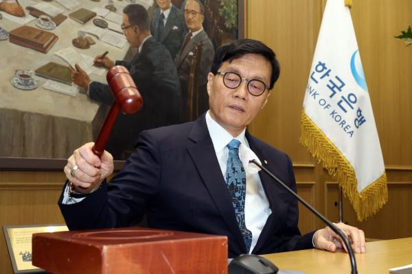 미국은 금리동결, 한국은?…시장은 "5월 인하 여전히 유력"