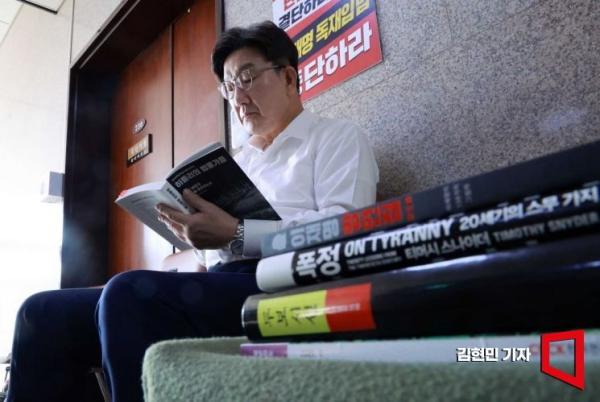 김문수, 단식 권성동 향해 "이재명과 싸워야지 왜 나와 싸워"