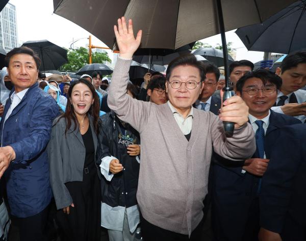 '4자 구도'도 43%, '3자 구도'도 43%…이재명 지지율 왜?