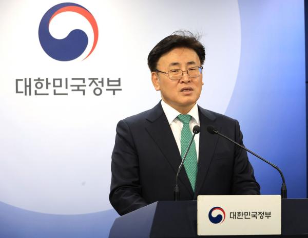 유상임 장관 "SKT 위약금 면제 여부, 6월 말 조사결과 나오고 결정 가능"(종합)