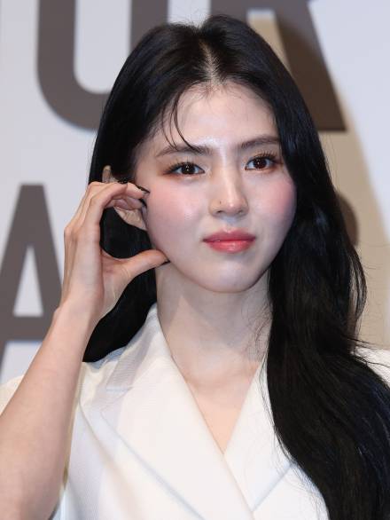 한소희, 韓 리메이크 ‘인턴’ 앤 해서웨이 될까… “검토 중” [공식]
