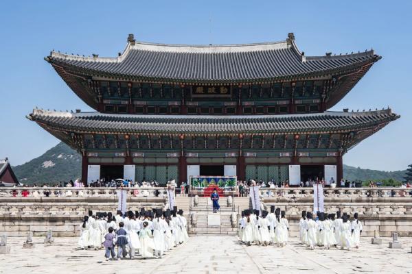 '봄 궁중문화축전' 관람객 70만 명 육박…역대 최다