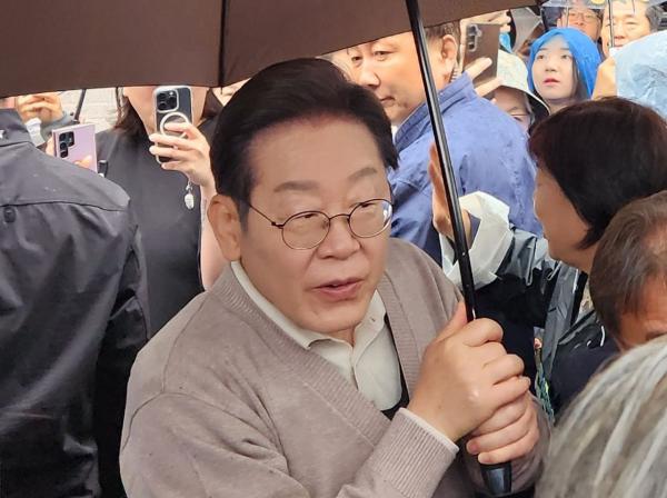 경북 칠곡 찾은 이재명 “내란 아직 끝나지 않아…반드시 축출”
