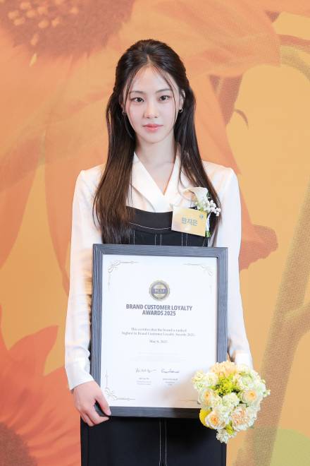 한지은, ‘2025 브랜드 고객충성도 대상’서 ‘가장 영향력 있는 여자배우(핫트렌드)’ 수상