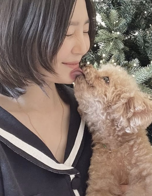 배우 신다은과 반려견. 인스타그램 캡처