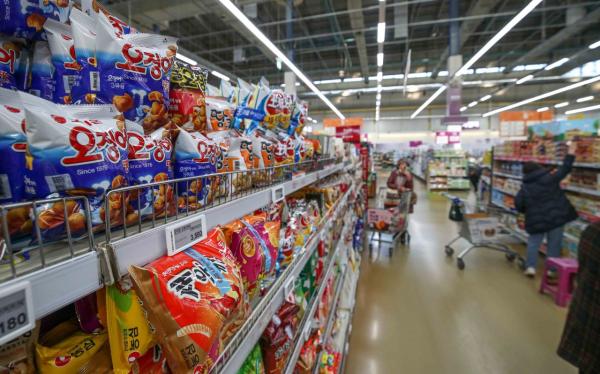 아무것도 안하고 먹기만 해도 月 90만원…전체 소득서 식비가 30%