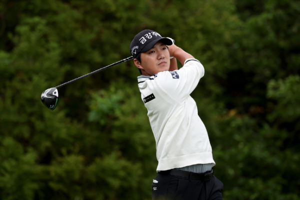 옥태훈, KPGA 클래식 2라운드도 단독 선두…투어 첫 우승 보인다
