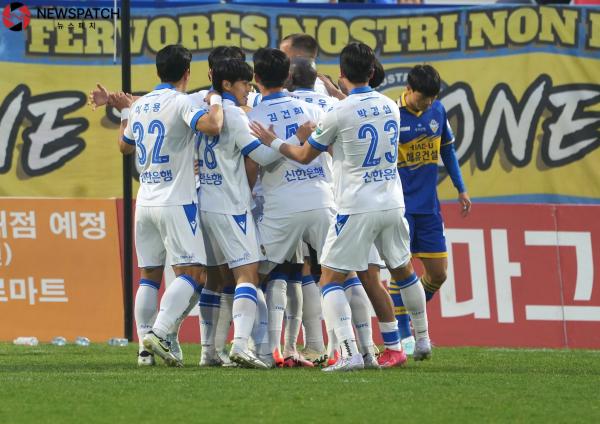 충남아산FC, 홈구장서 인천에 완패 . . .패배했지만 열정을 다했다.
