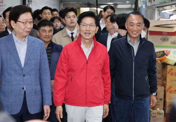 노동운동가서 보수 대표주자로...김문수, 反이재명 전선 승부수
