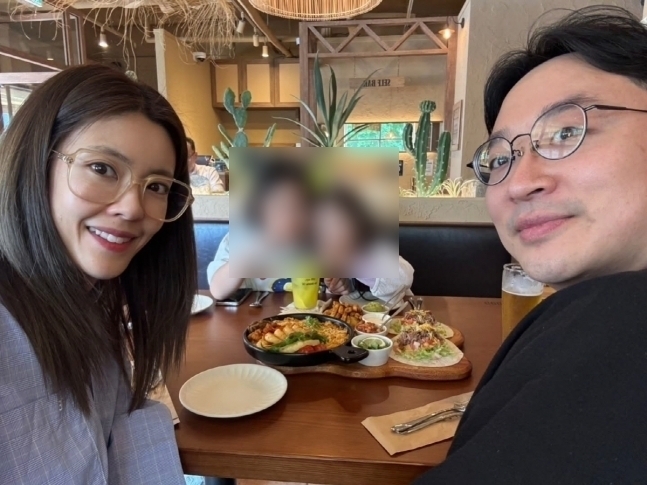 배우 이윤지 가족의 모습. 정한울 인스타그램 캡처