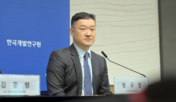 KDI "대외여건 급격히 악화...경기 둔화 나타나"